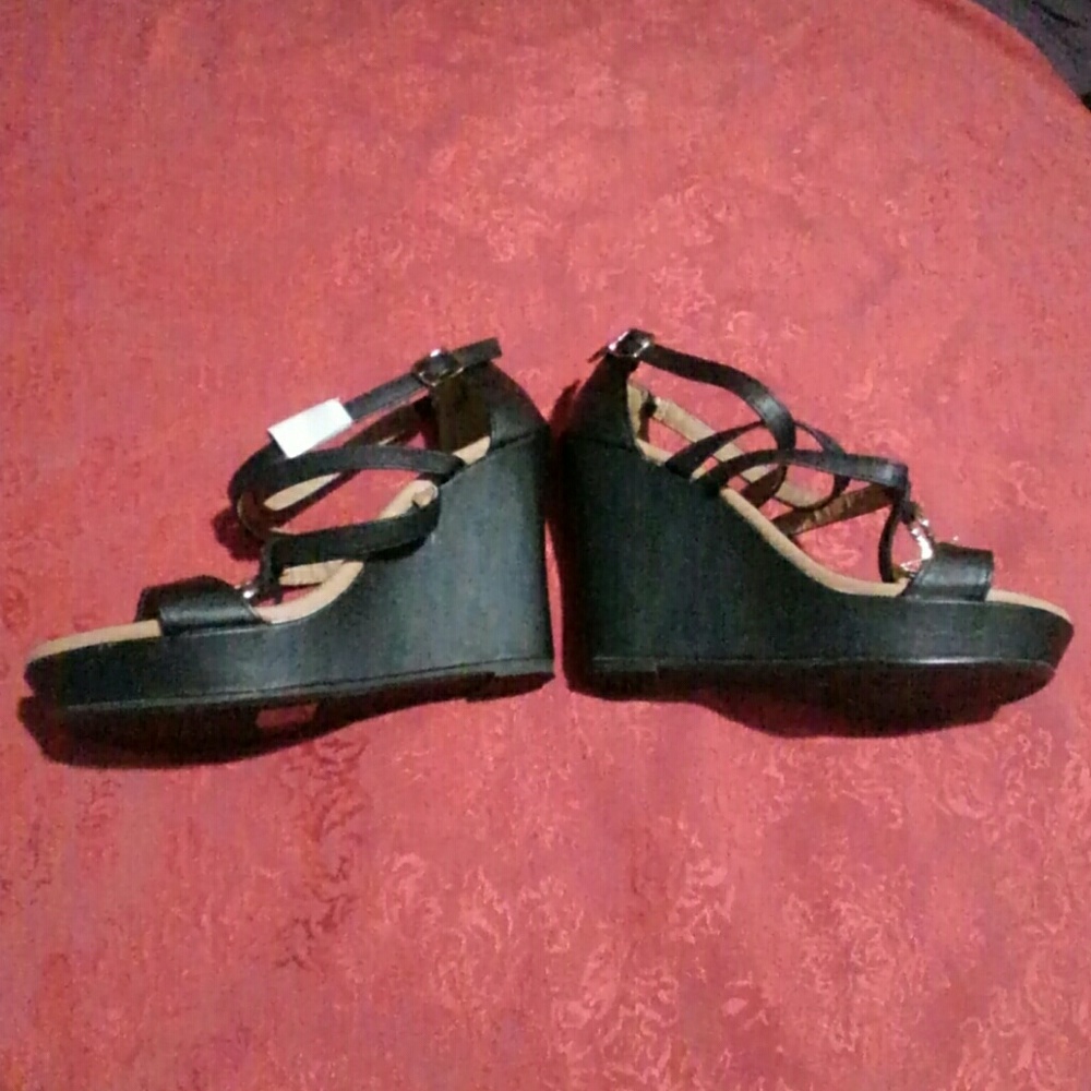 New Qupid Wedge Sandal Size 7.5